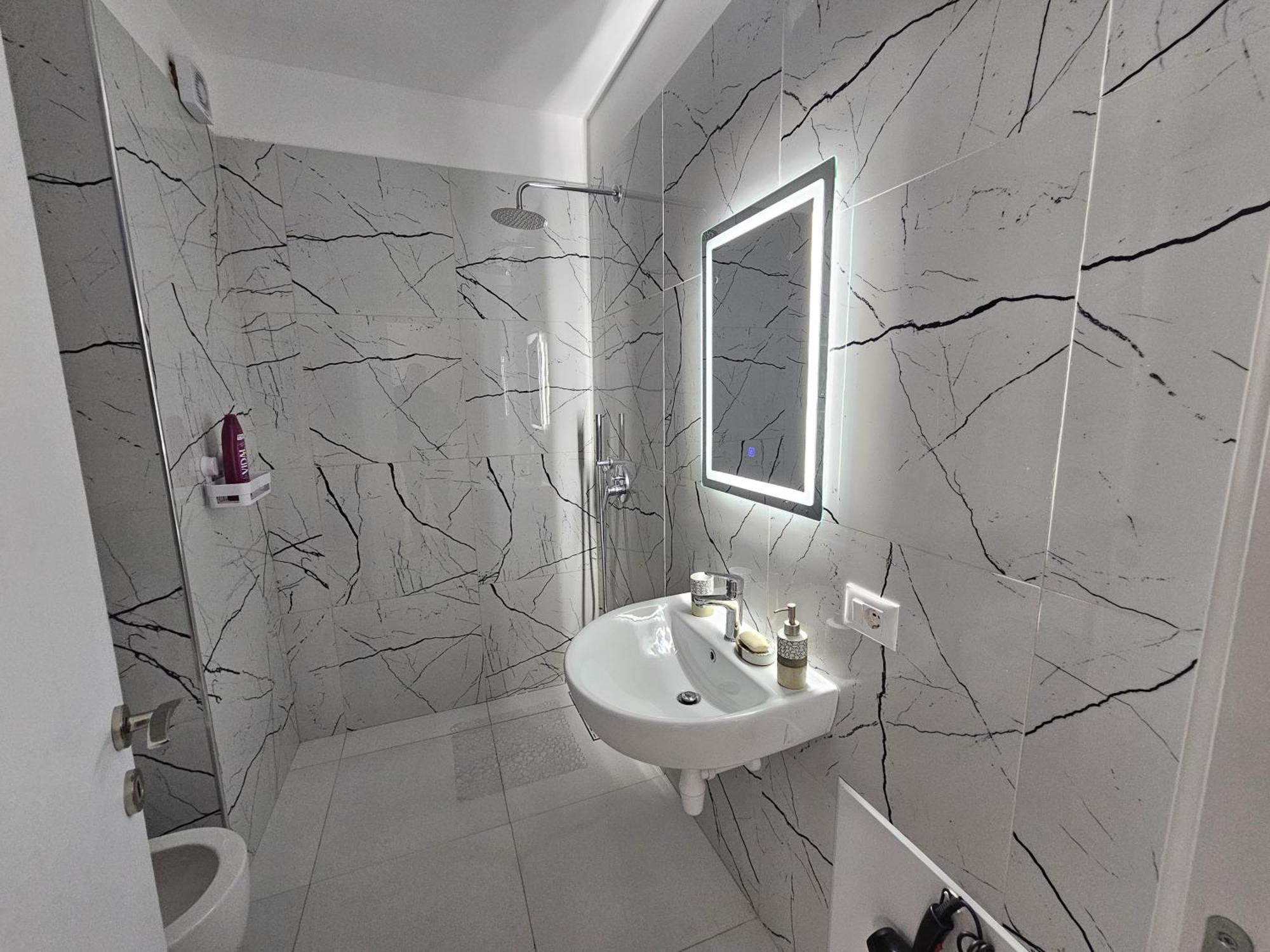 Valentino Zirkon Apartment Tirana Bagian luar foto